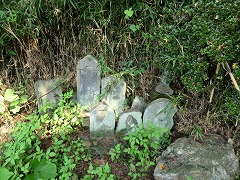 �R�����M�ɐΕ���