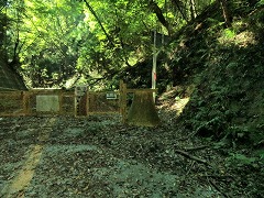 ���쑤�̒ʍs�~�߃t�F���X