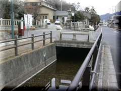 逆さ川(柳原用水)