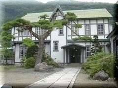 �|����y��