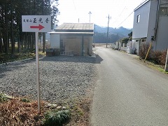 �������։E��