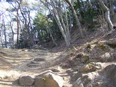 ��̑O�ɐ��K