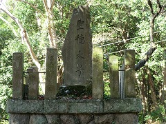 �������q�Δ�