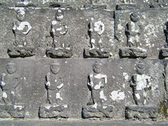 台石に『刻まれた不動明王