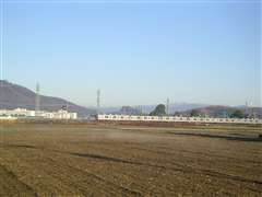 �������̓d��