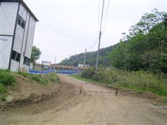 �Y�p�̍�Ə�O�̋󂫒n